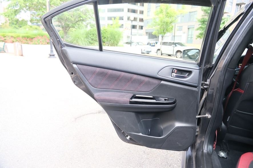 Vehicle image 21 of 41