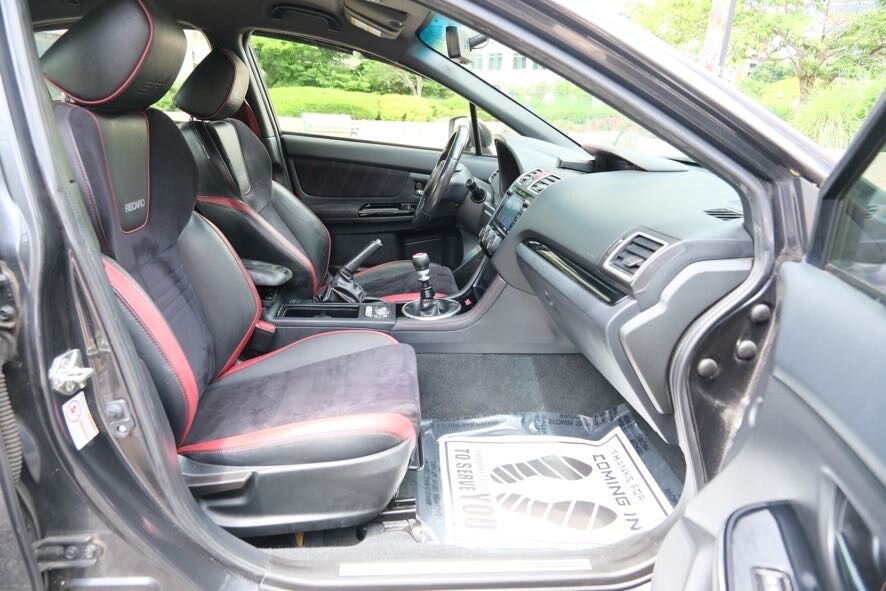 Vehicle image 33 of 41
