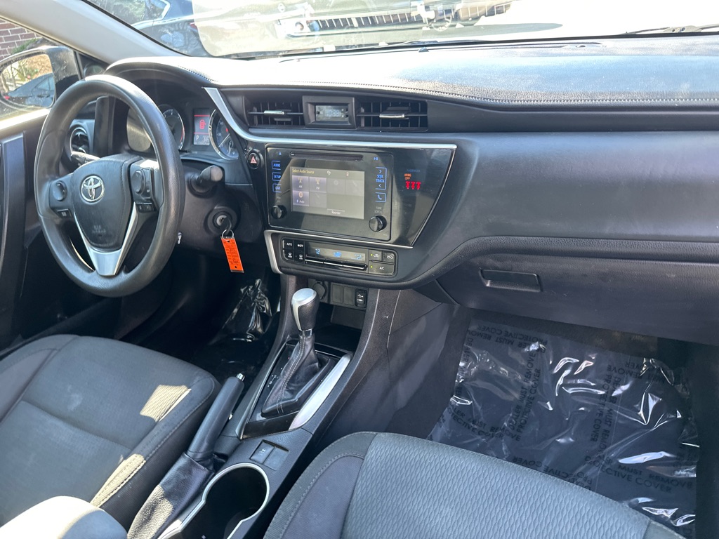 Vehicle image 19 of 34