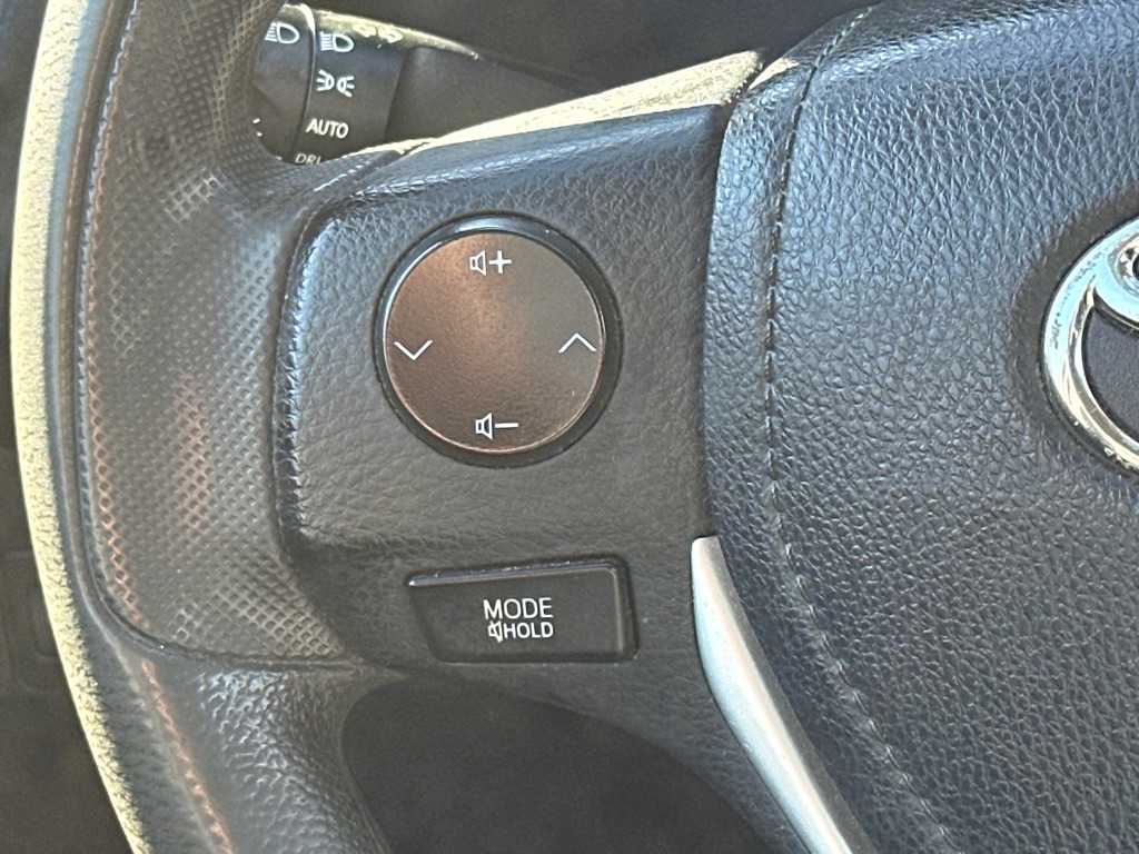 Vehicle image 23 of 34