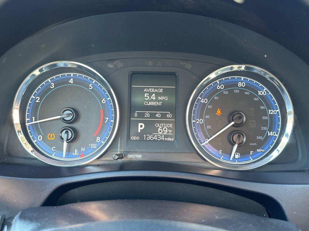 Vehicle image 33 of 34