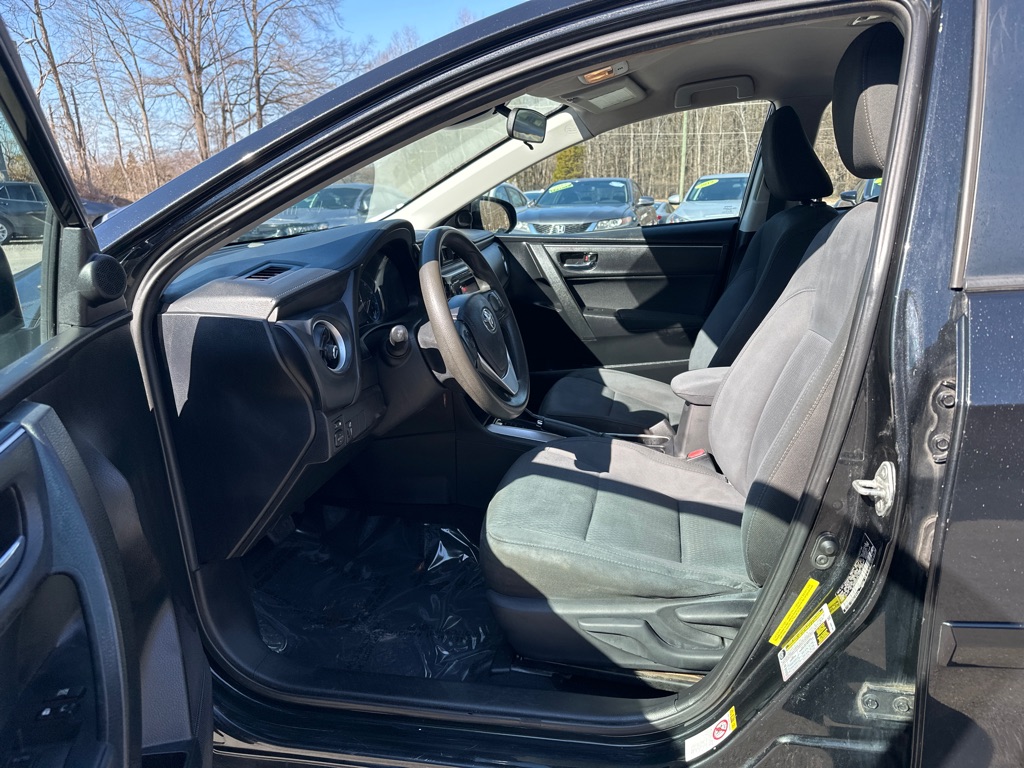 Vehicle image 10 of 34