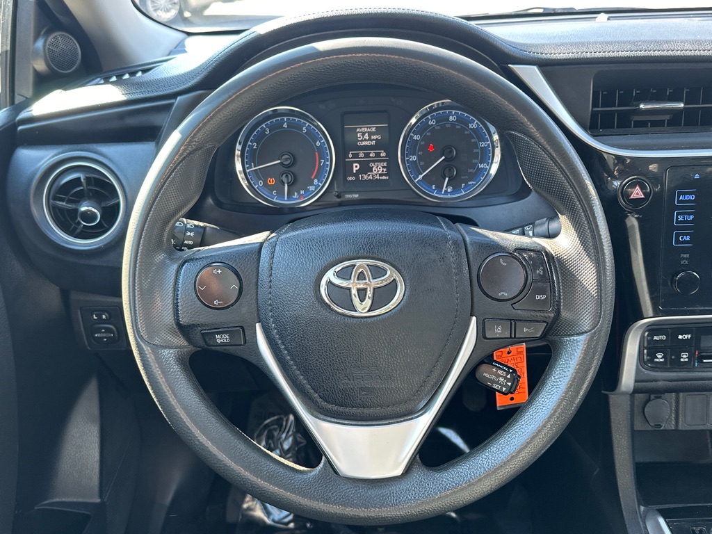Vehicle image 21 of 34