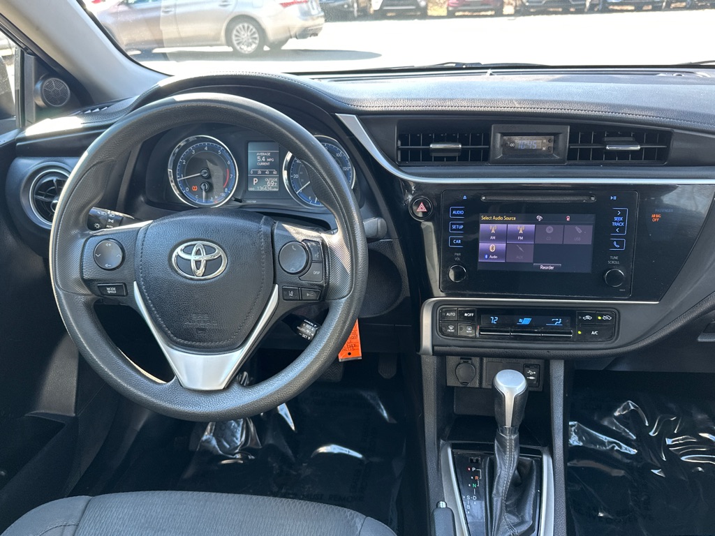 Vehicle image 27 of 34