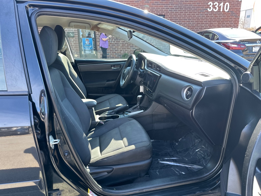 Vehicle image 17 of 34