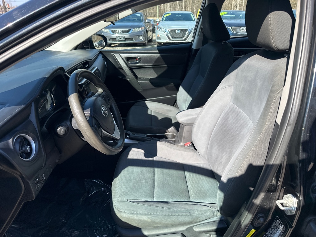 Vehicle image 11 of 34
