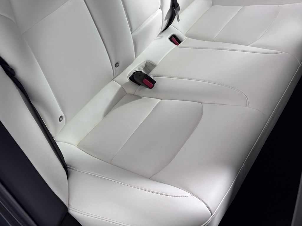 Vehicle image 23 of 31