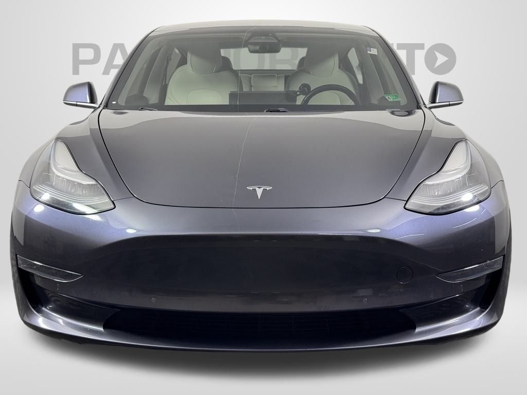 Vehicle image 2 of 31