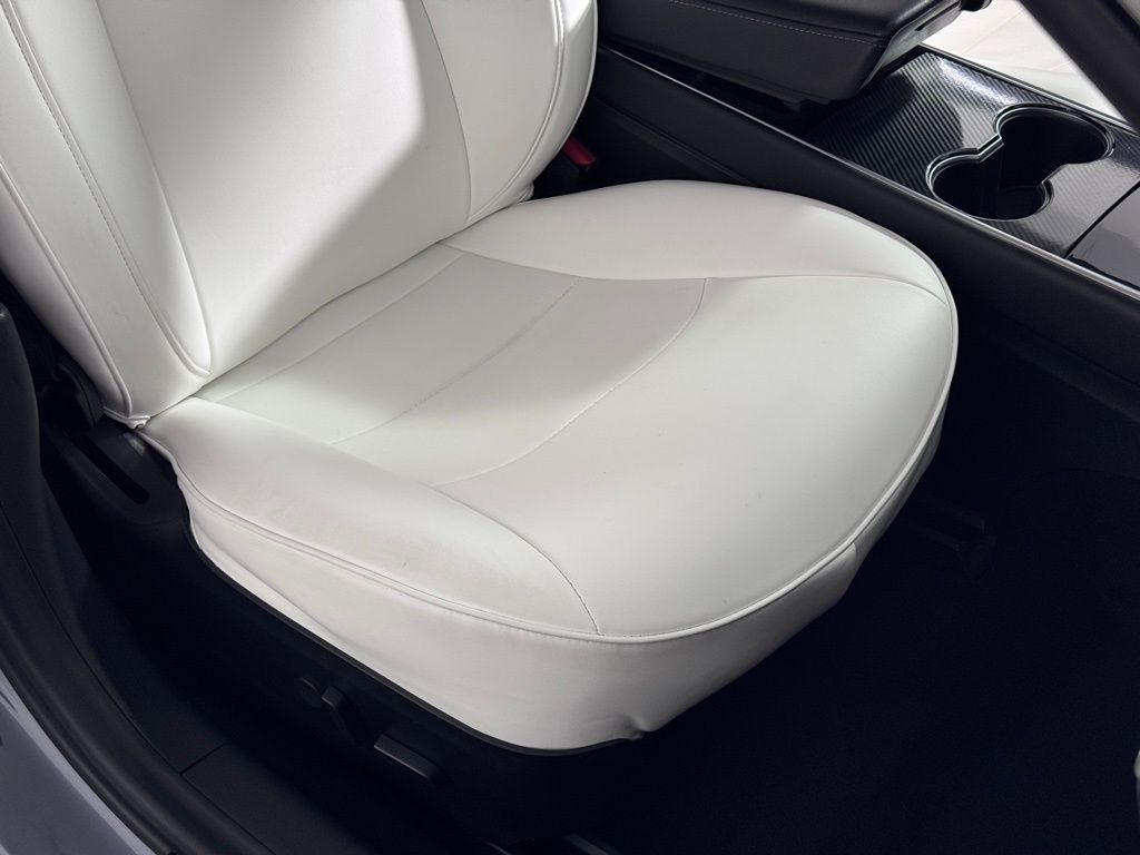 Vehicle image 20 of 31