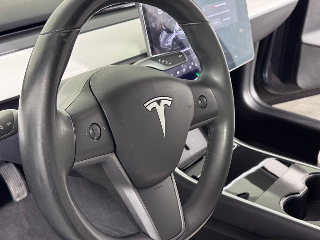 Vehicle image 11 of 31