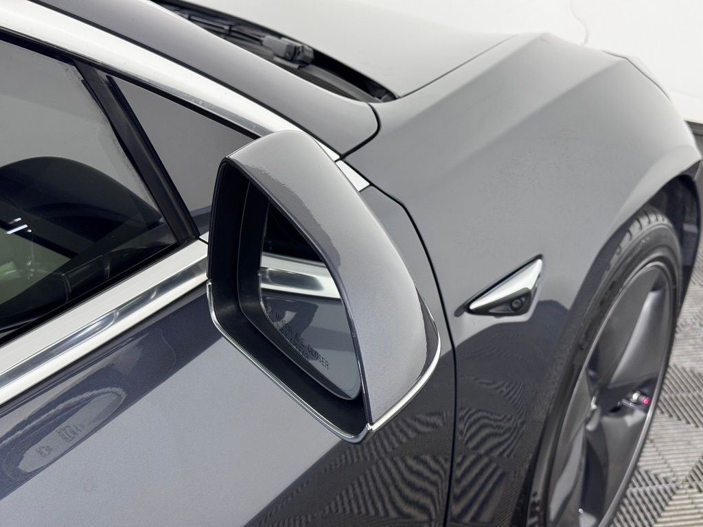 Vehicle image 9 of 31