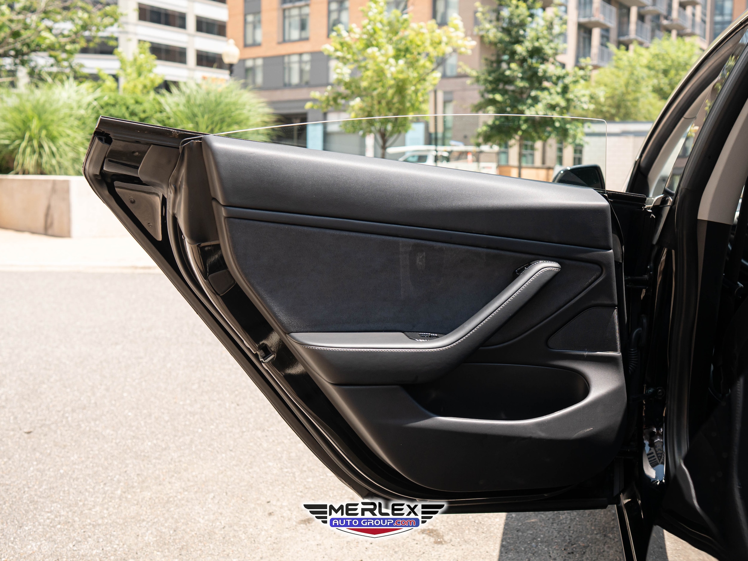 Vehicle image 26 of 43