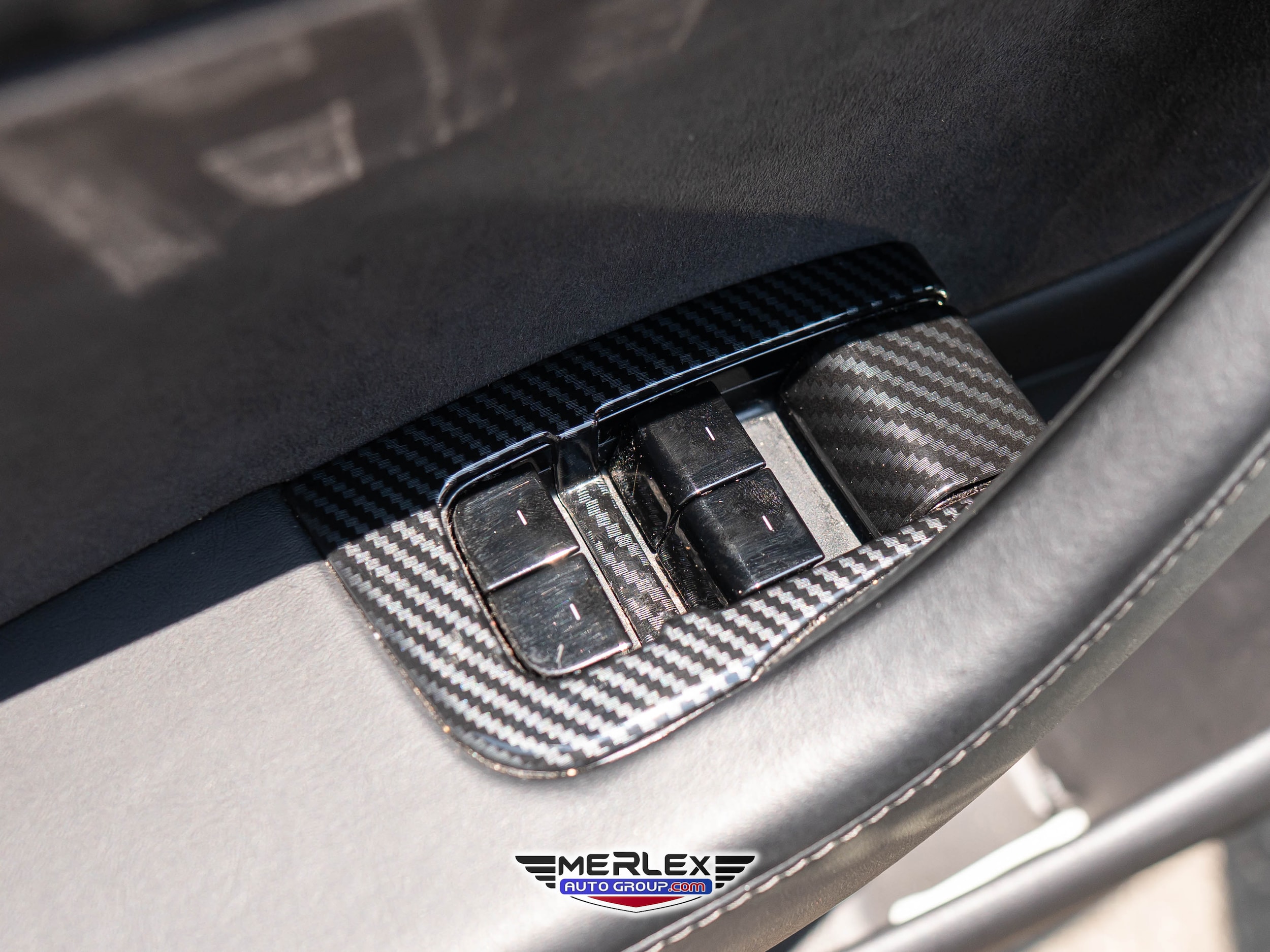 Vehicle image 31 of 43