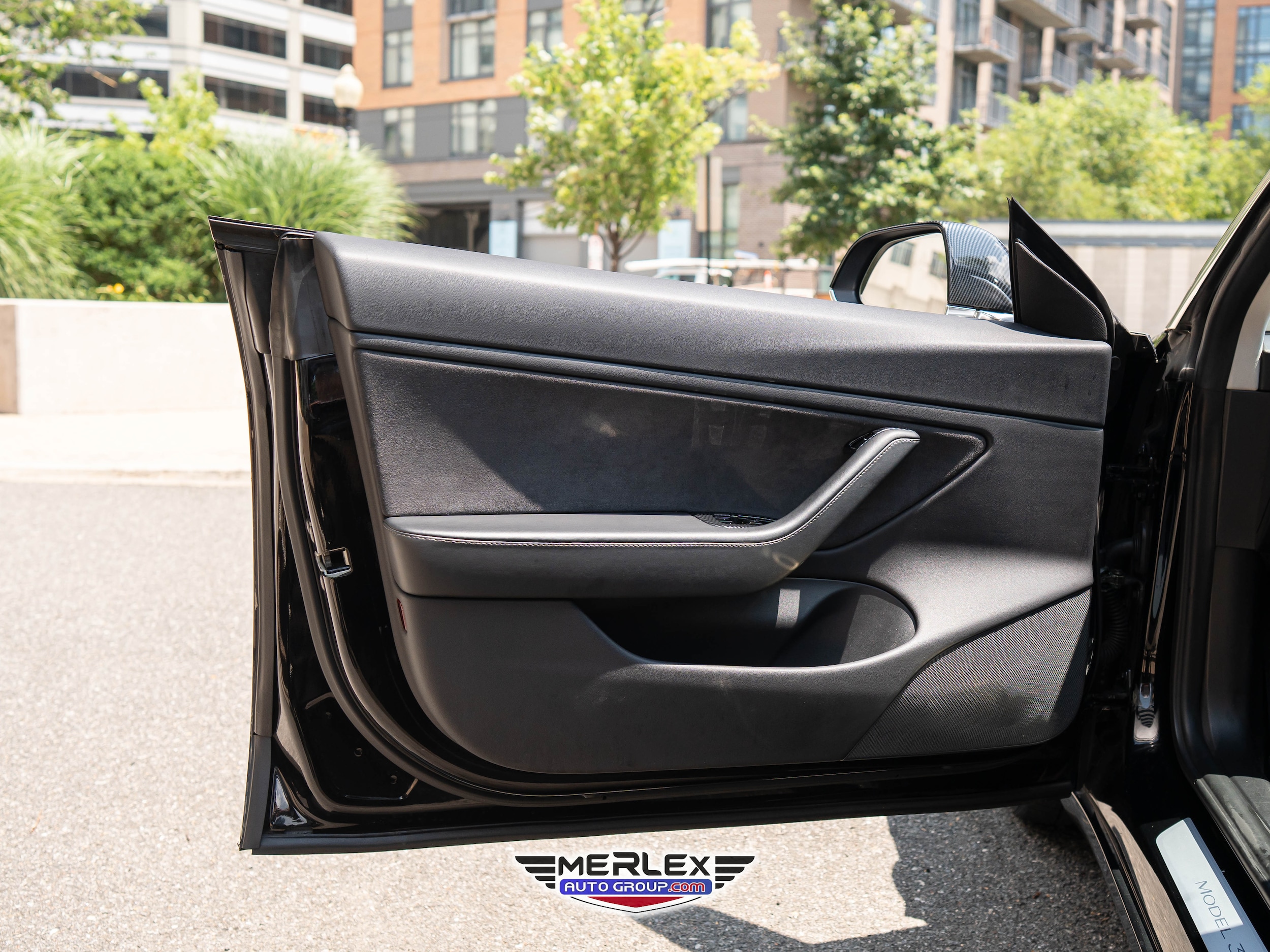 Vehicle image 27 of 43
