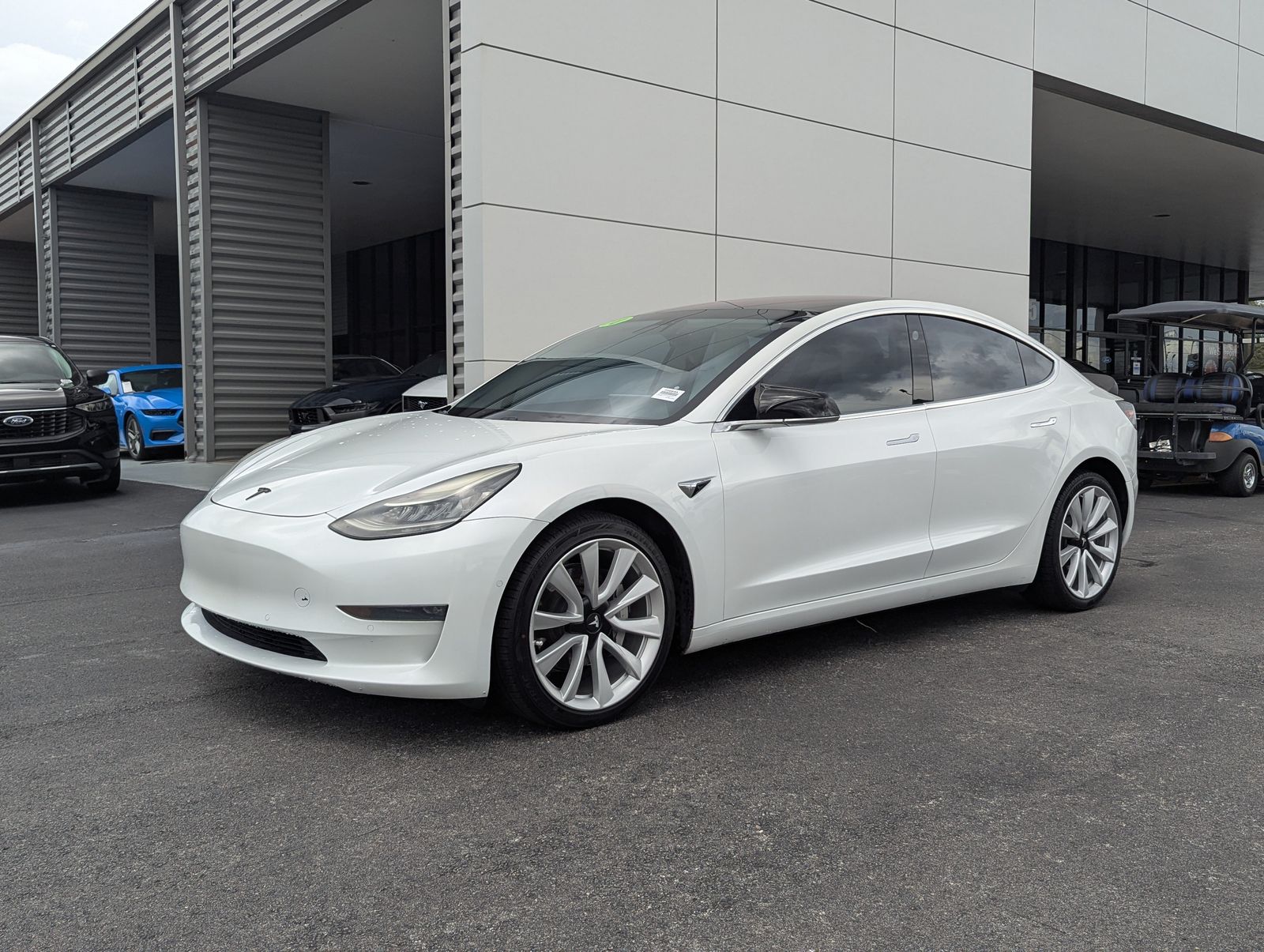 2018 Tesla Model 3 Long Range Image 2 of 39