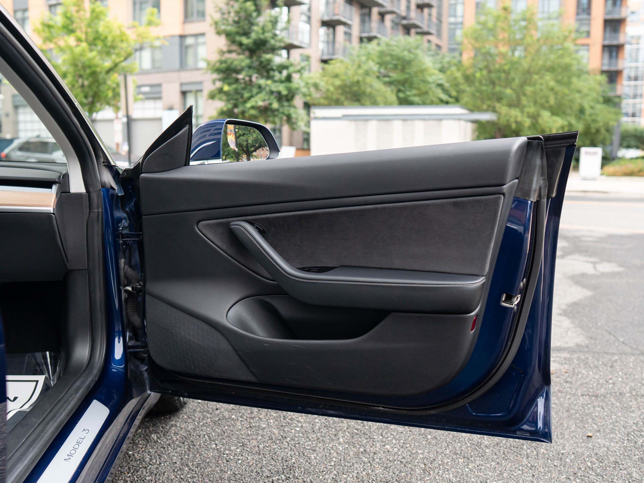 Vehicle image 22 of 48