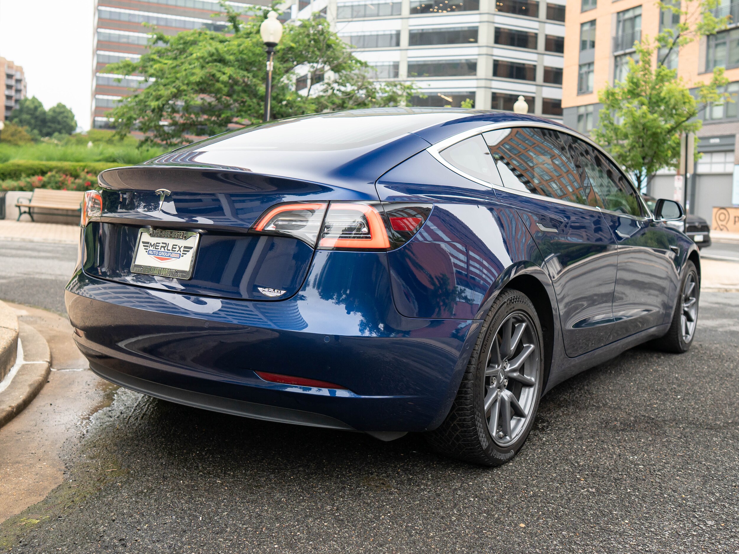 Vehicle image 4 of 48