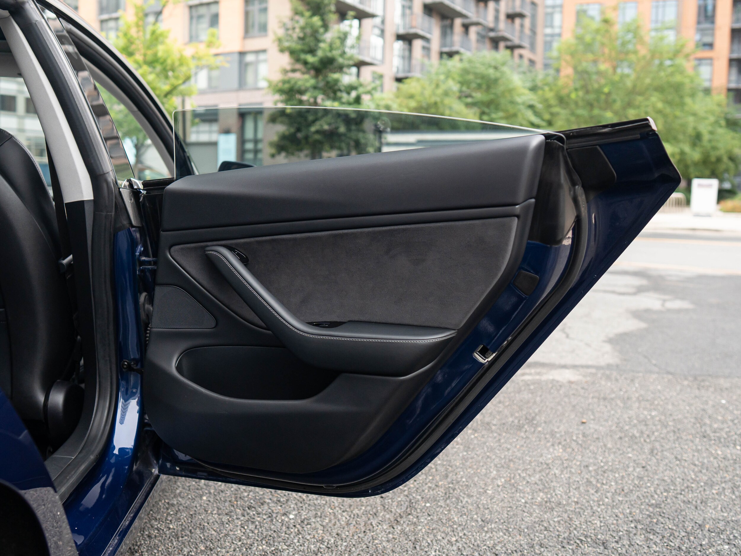 Vehicle image 33 of 48