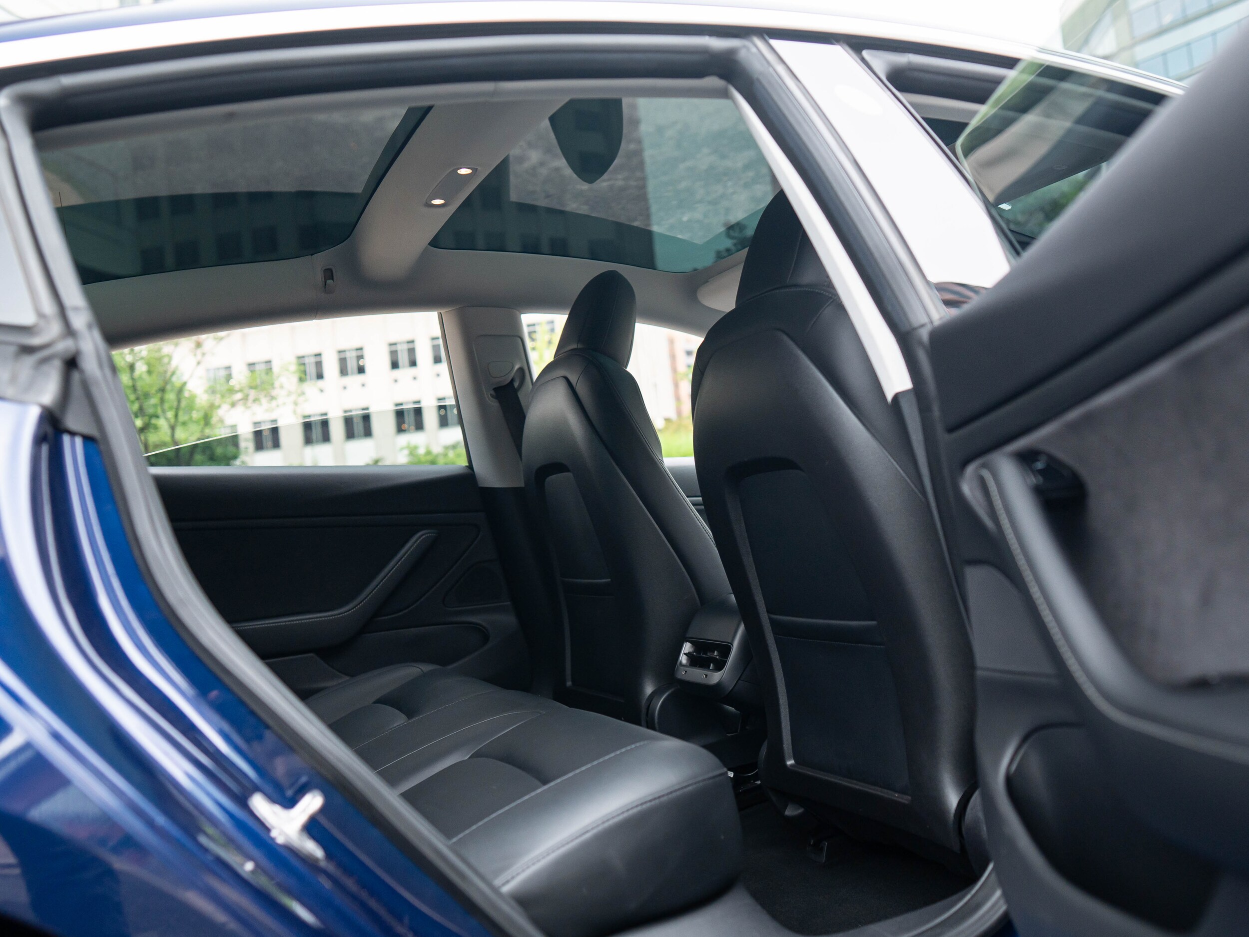 Vehicle image 17 of 48