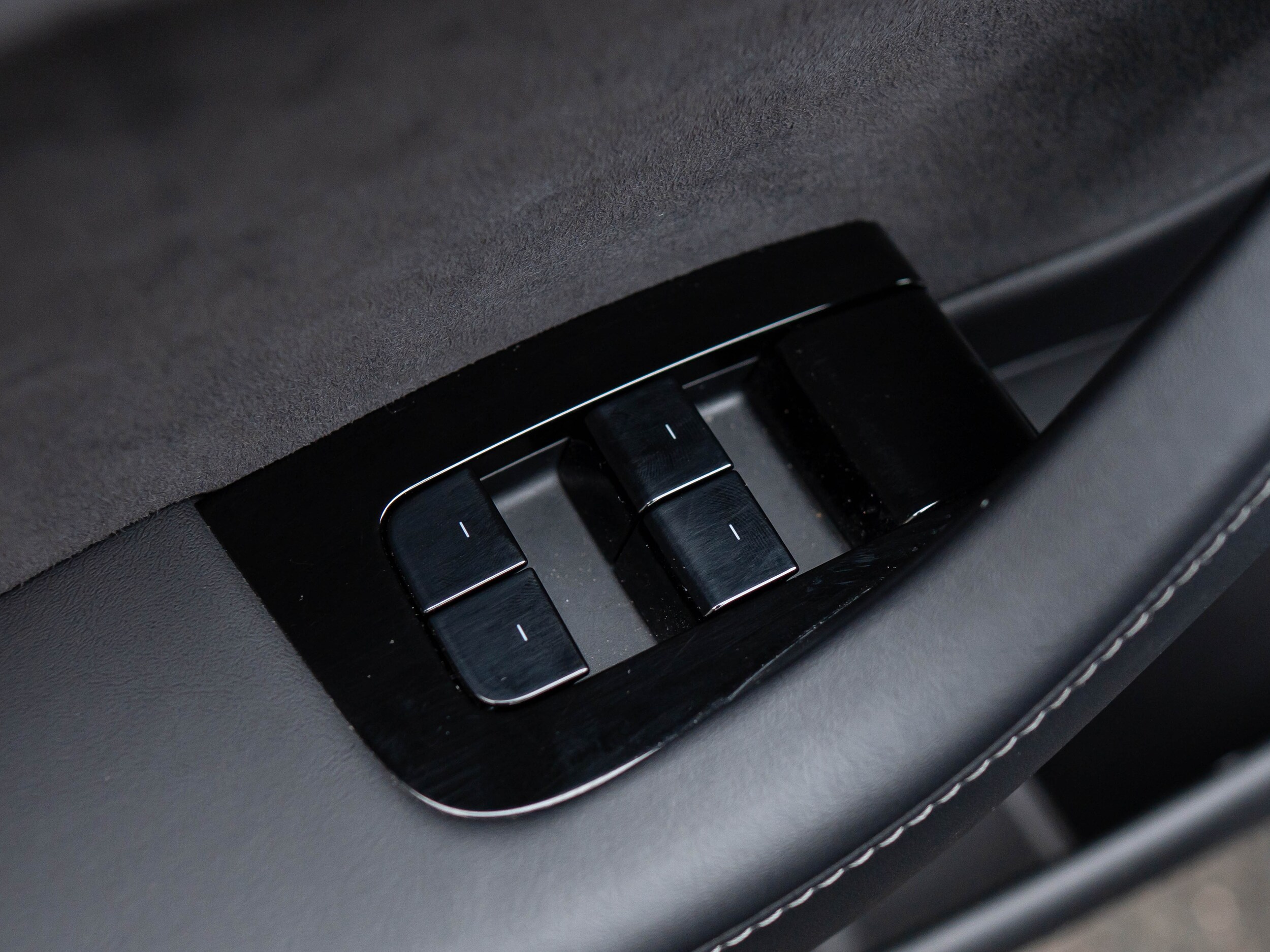 Vehicle image 40 of 48
