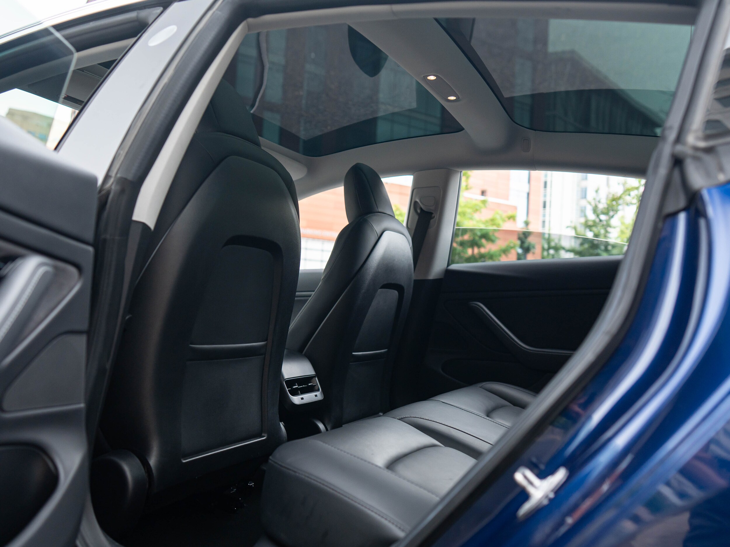 Vehicle image 16 of 48