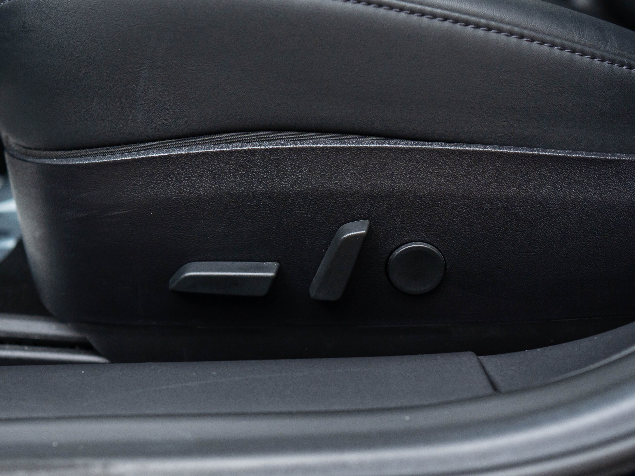 Vehicle image 35 of 48