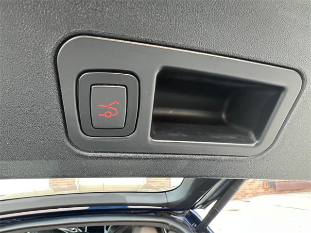 Vehicle image 15 of 26