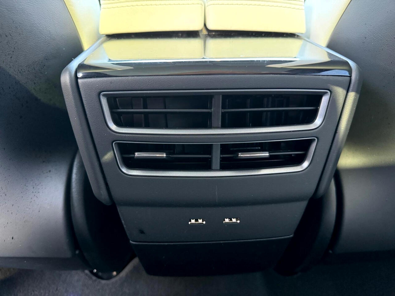Vehicle image 4 of 29