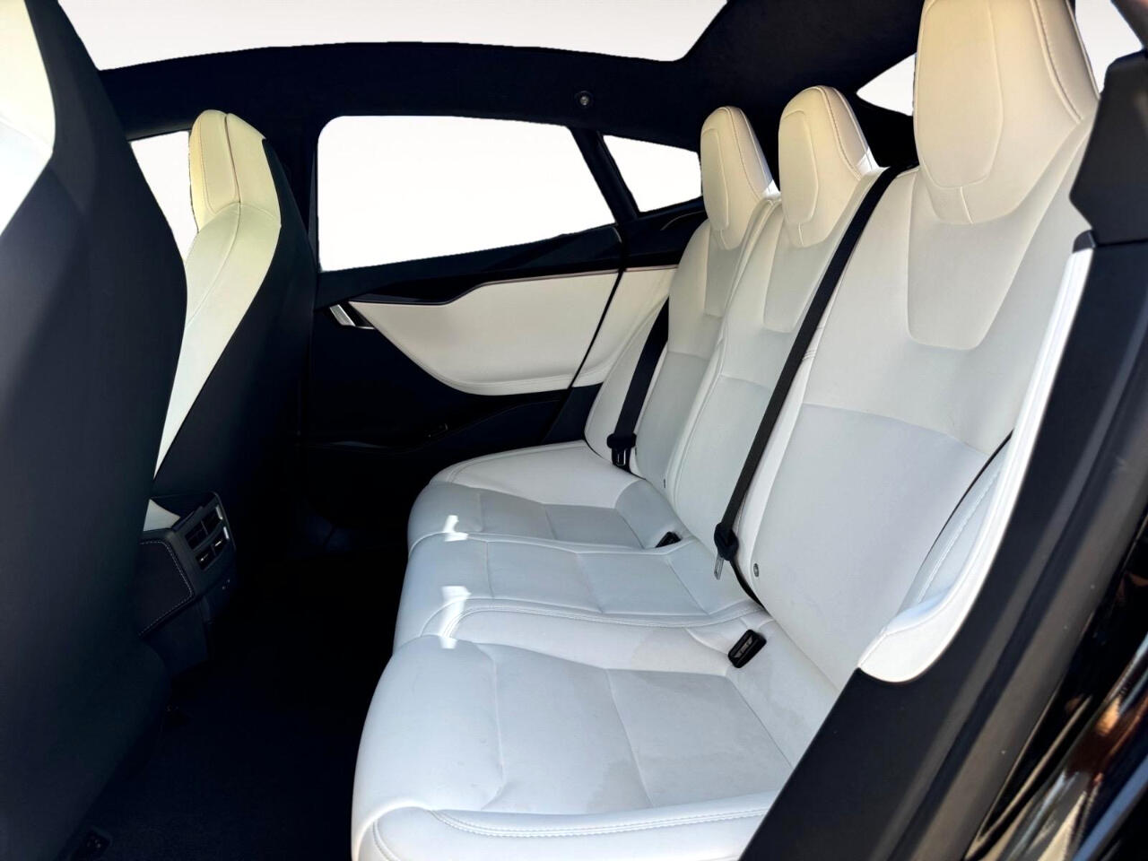 Vehicle image 27 of 29
