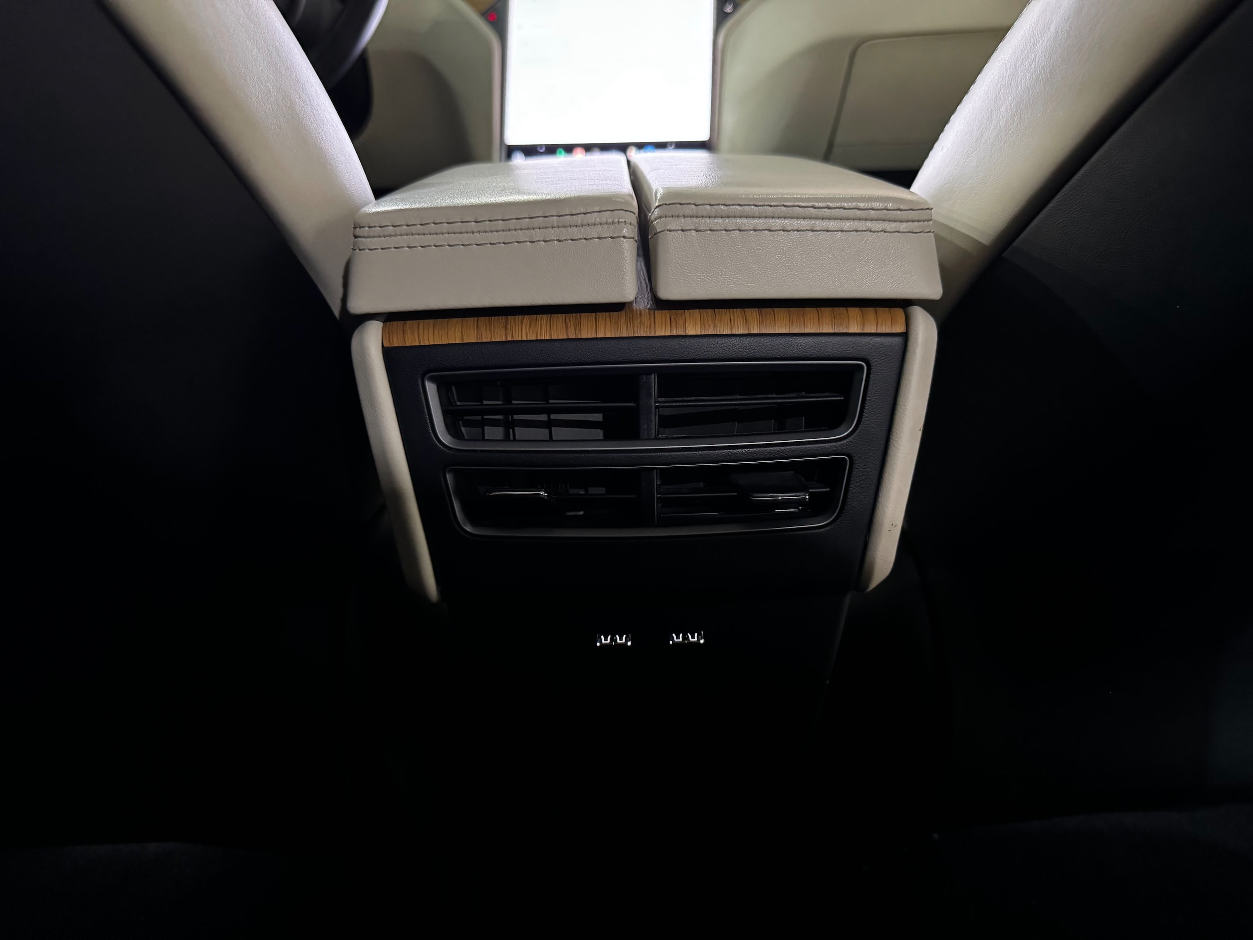 Vehicle image 25 of 37