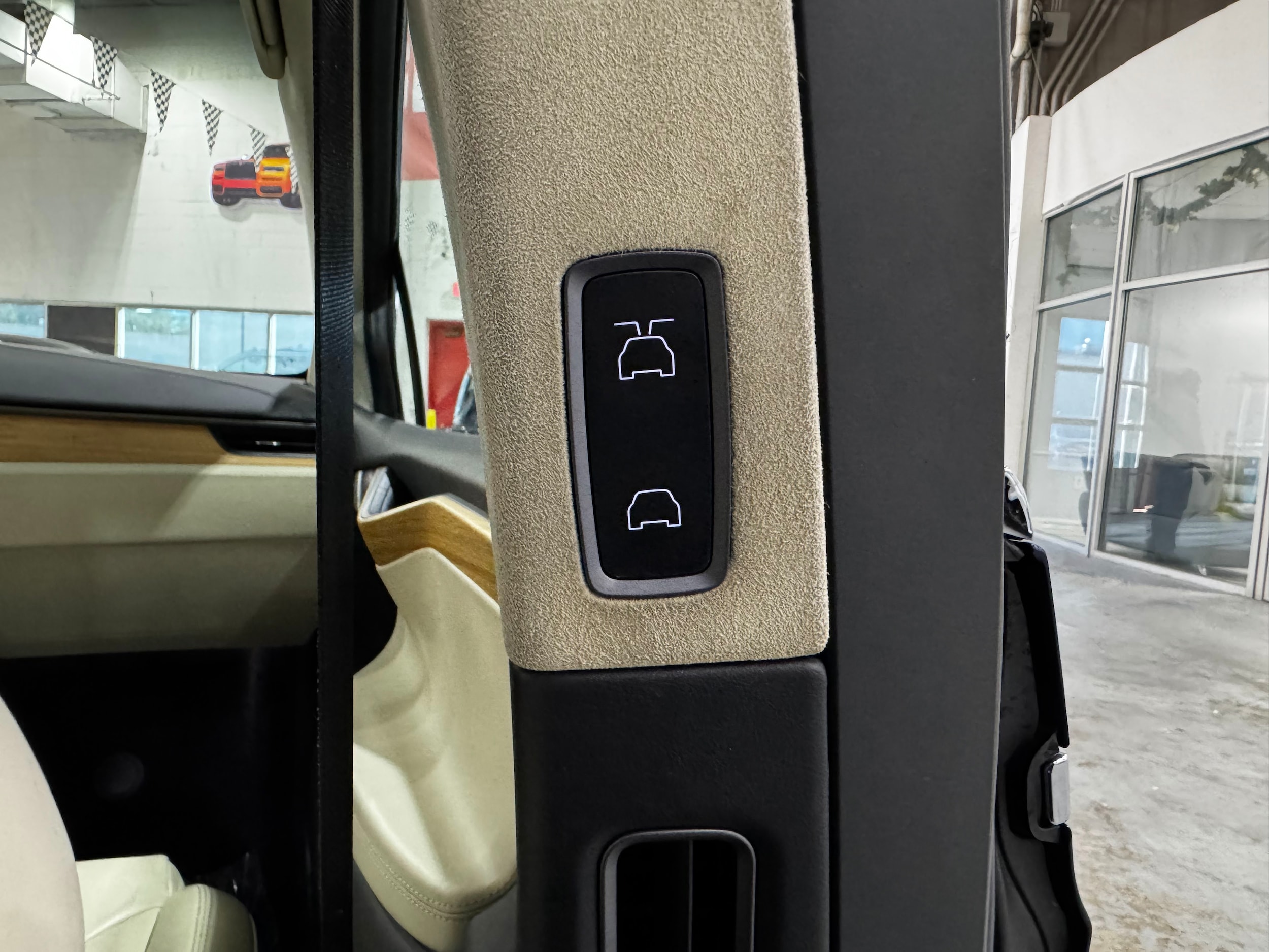 Vehicle image 24 of 37
