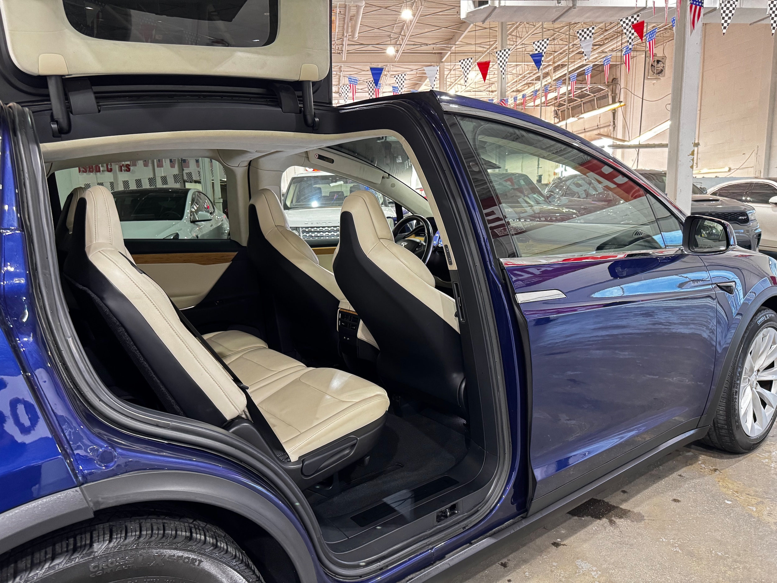 Vehicle image 23 of 37