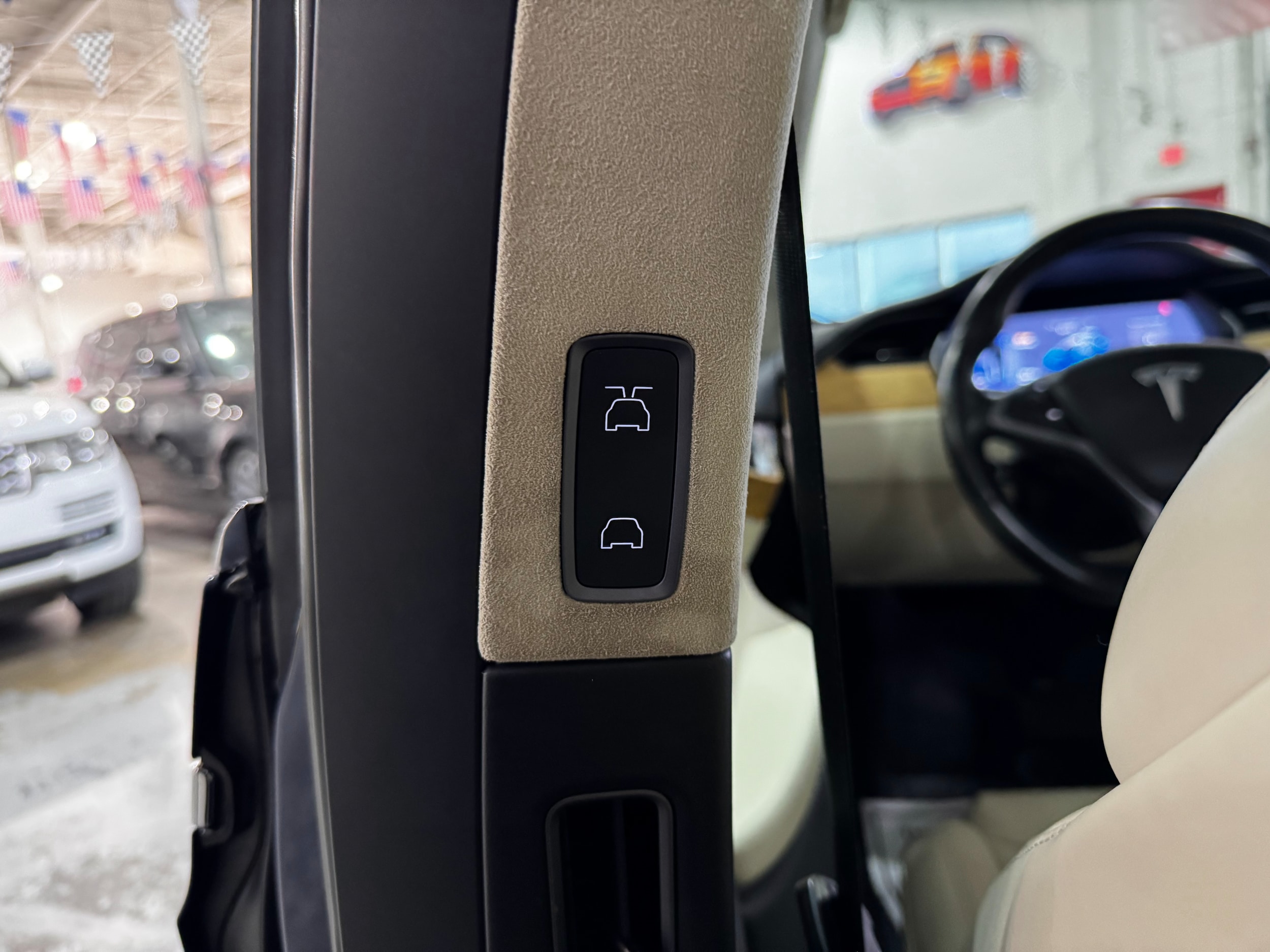 Vehicle image 20 of 37