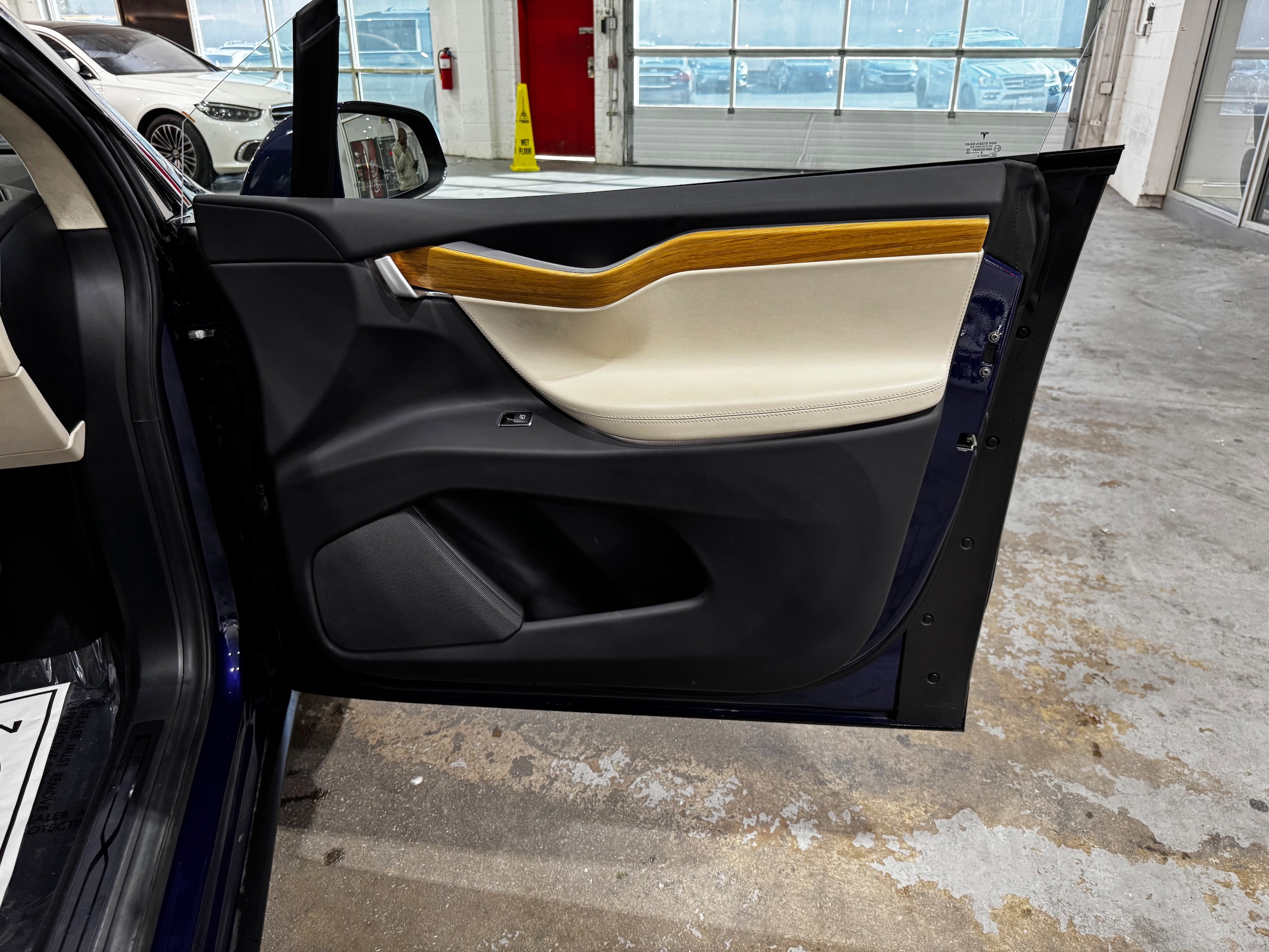 Vehicle image 31 of 37