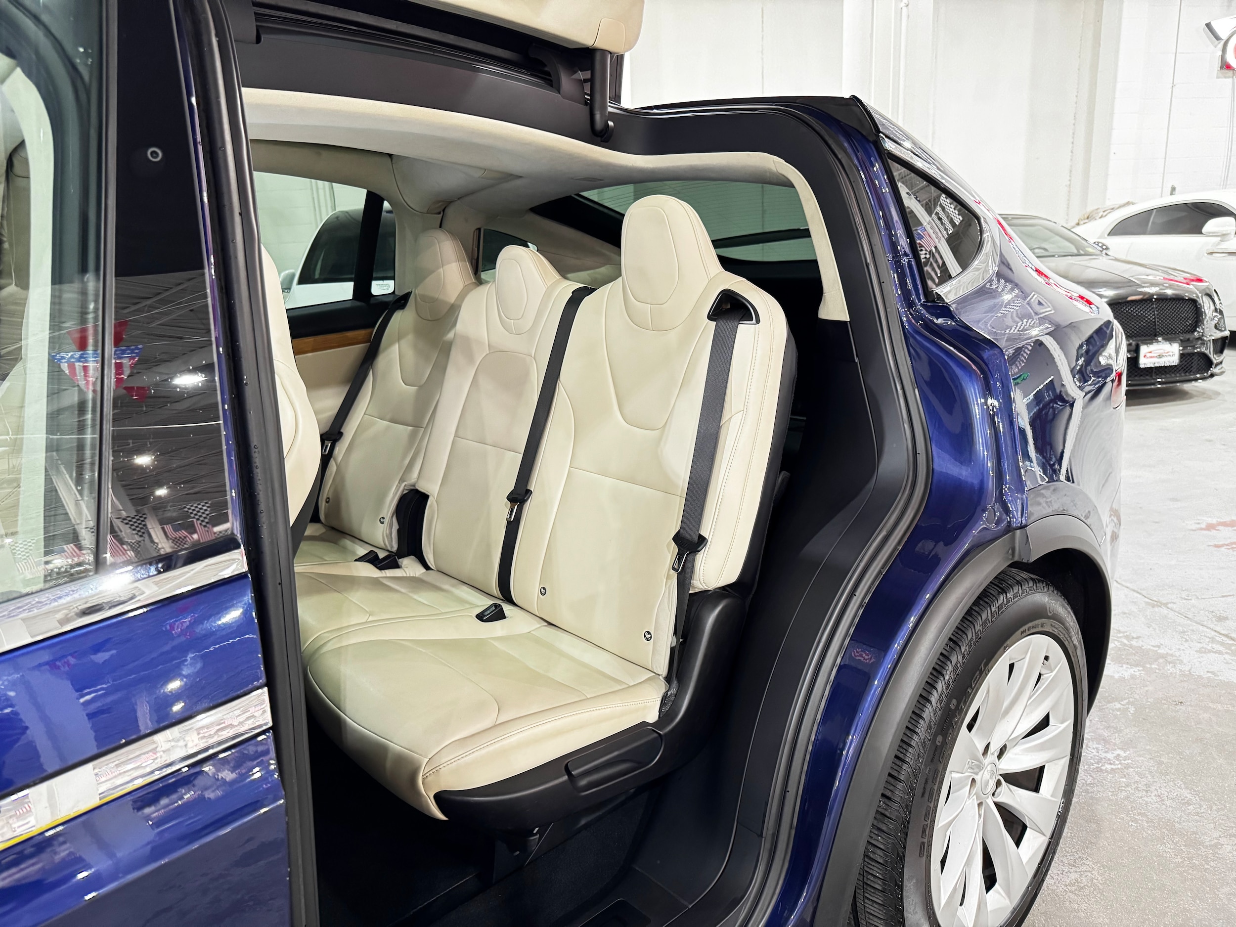 Vehicle image 17 of 37