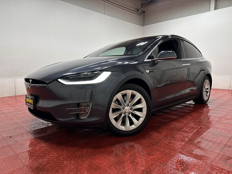 2018 Tesla Model X 100D Image 2 of 39