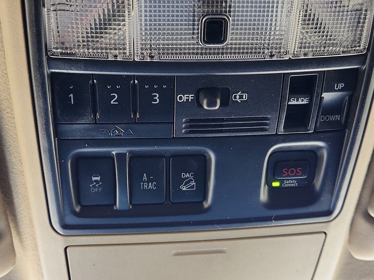 Vehicle image 10 of 12