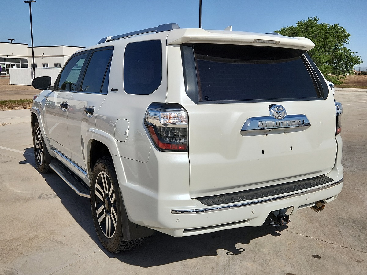 Vehicle image 4 of 12