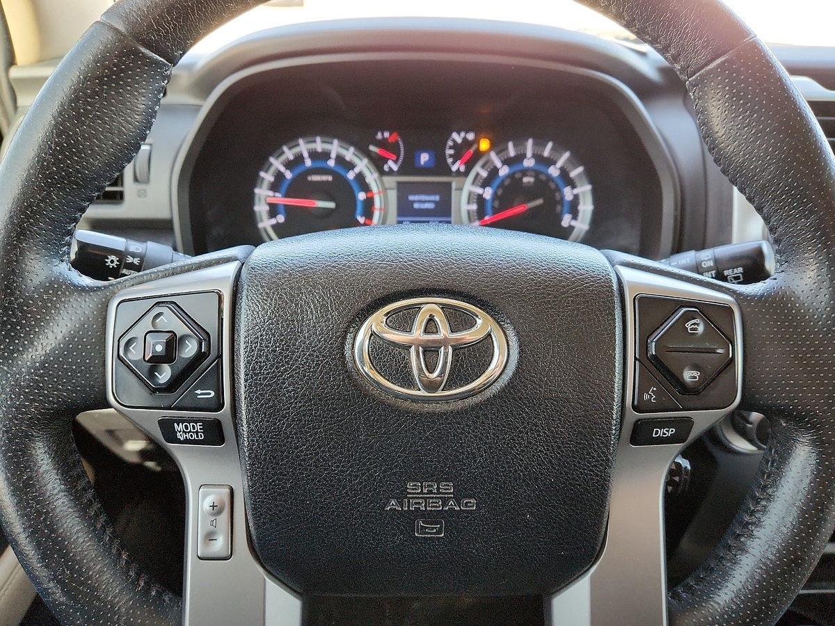 Vehicle image 11 of 12