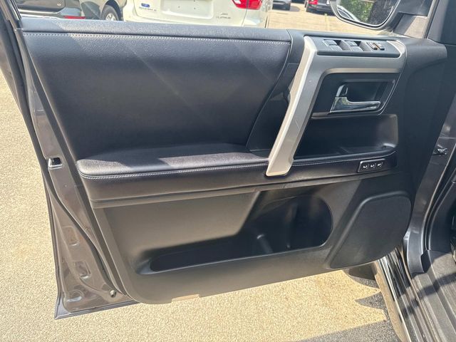 Vehicle image 26 of 36