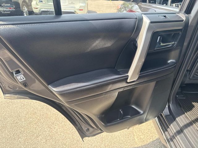 Vehicle image 27 of 36