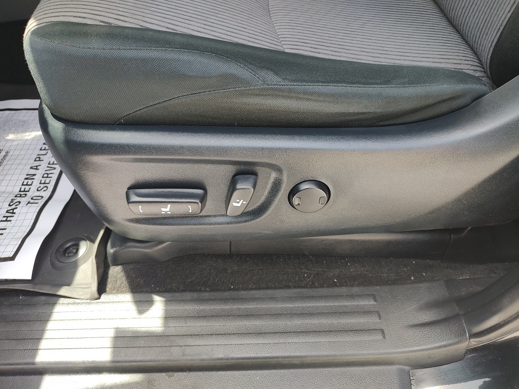 Vehicle image 21 of 59