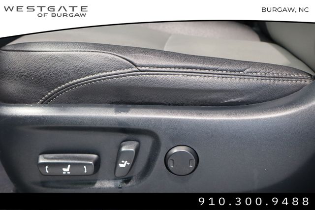 Vehicle image 17 of 41