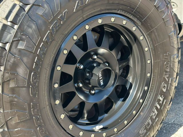 Vehicle image 18 of 58