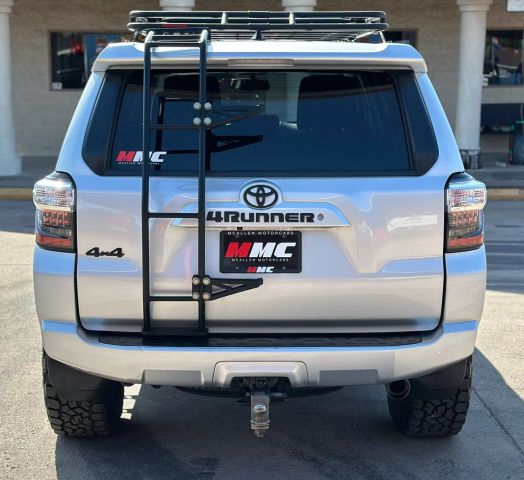 Vehicle image 10 of 58