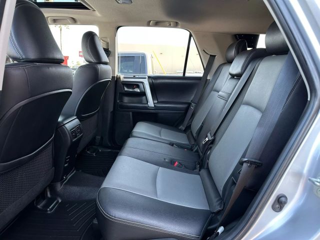 Vehicle image 28 of 58