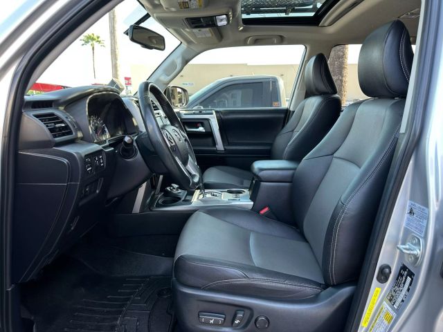Vehicle image 31 of 58