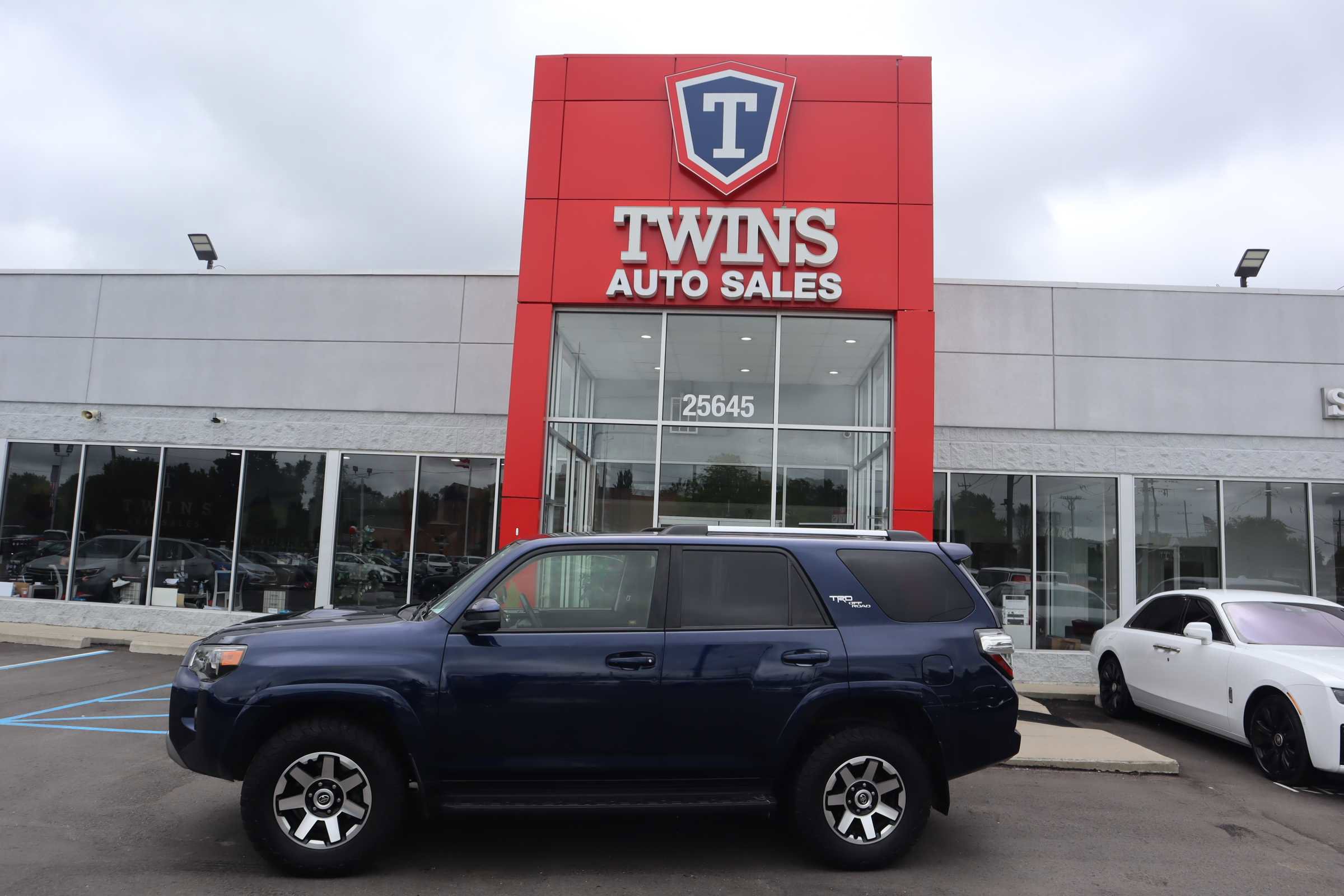 Vehicle image 4 of 17