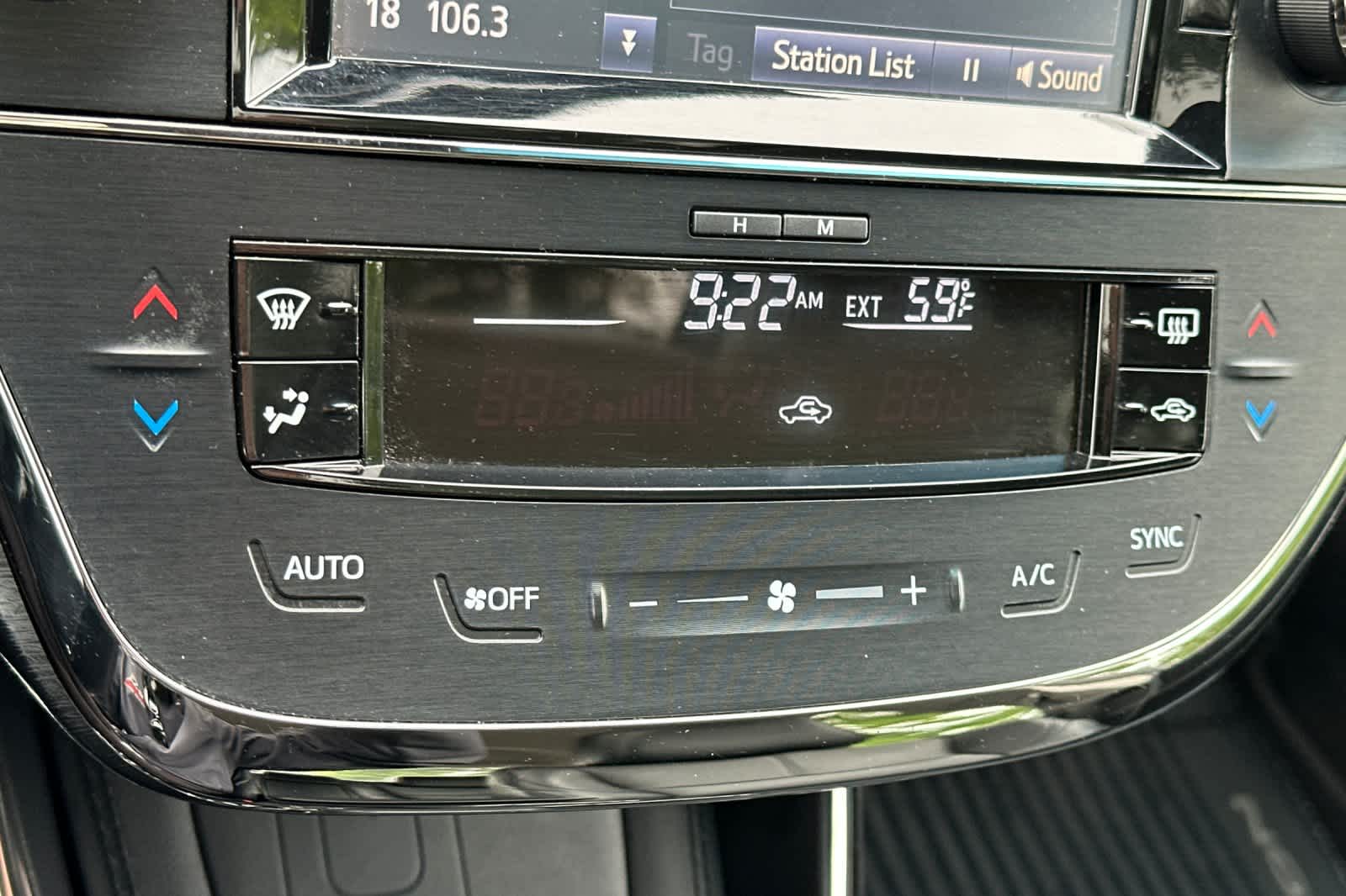 Vehicle image 21 of 29
