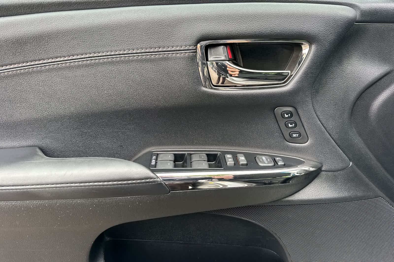 Vehicle image 13 of 29